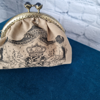 Kleine Kosmetiktasche mit Chlipverschluß im Retrodesign
