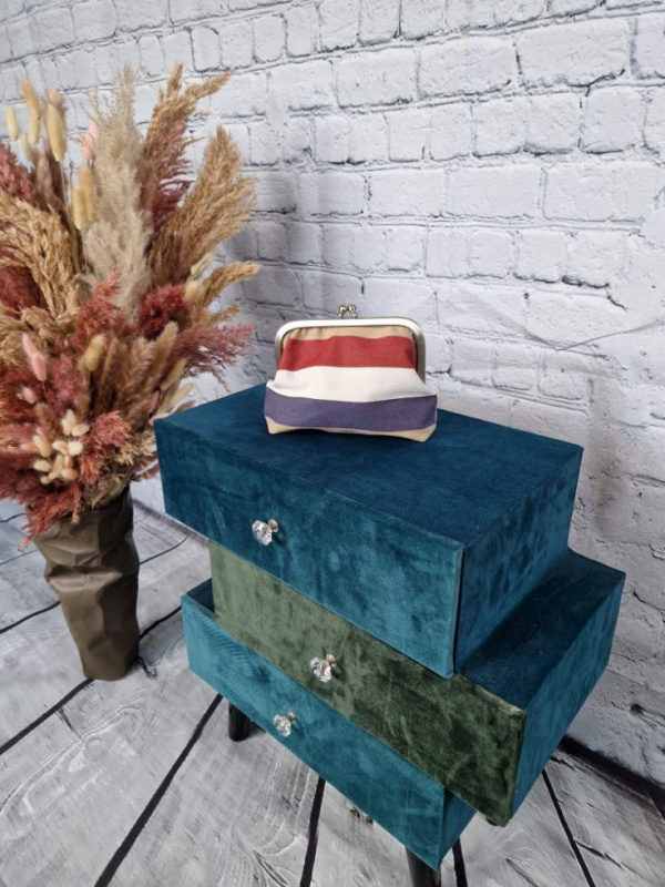 kleine Kosmetiktasche mit Chlipverschluß in Retrodesign