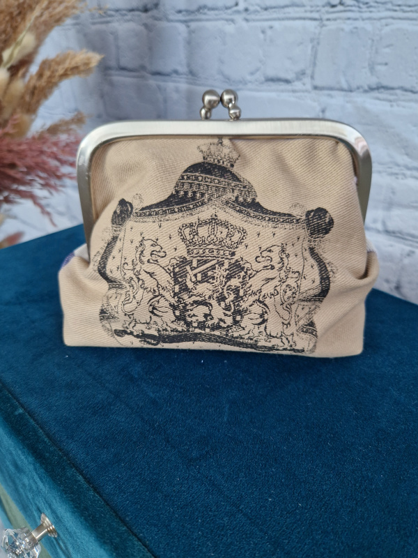 kleine Kosmetiktasche mit Chlipverschluß in Retrodesign - Image 2