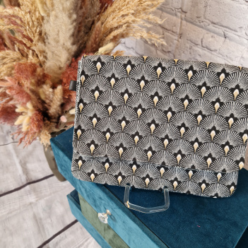 Handtasche mit extravagantem Muster