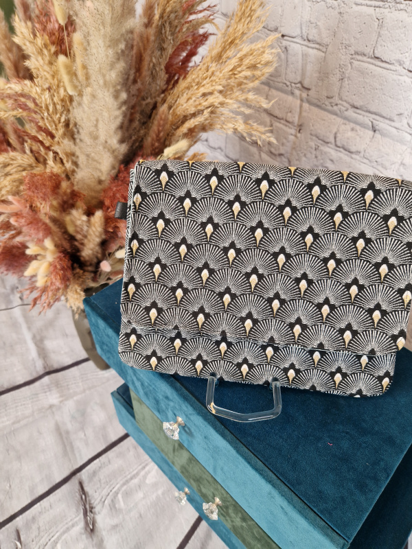 Handtasche mit extravagantem Muster