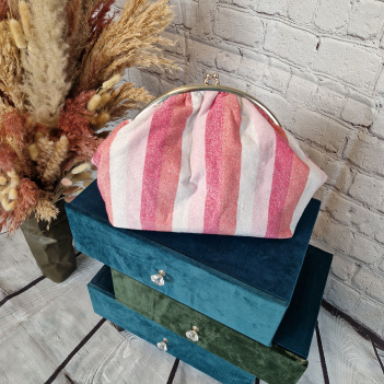 Große Kosmetiktasche mit Chlipverschluß im Retrodesign